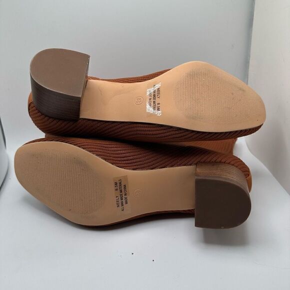 CUSHIONAIRE Women's Neely Stretch bootie +Memory Foam 8.5 TAN - Picture 5 of 7